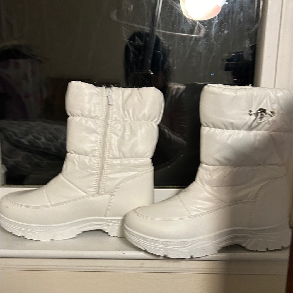 Women's White Winter Boots